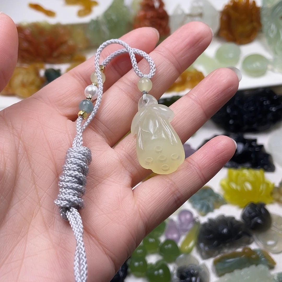 蛇纹石玉未镶嵌颈饰