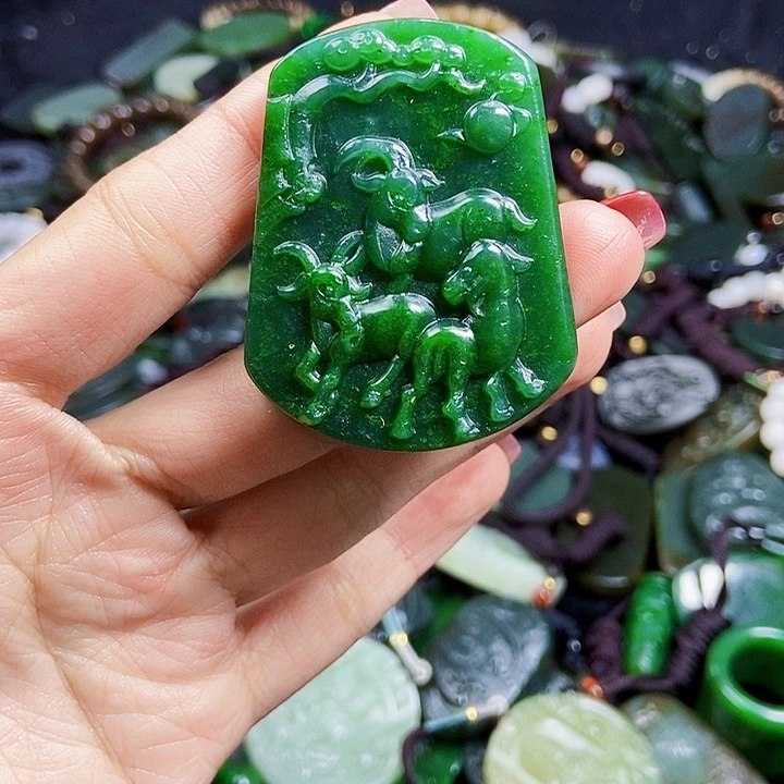 颈饰未镶嵌和田玉