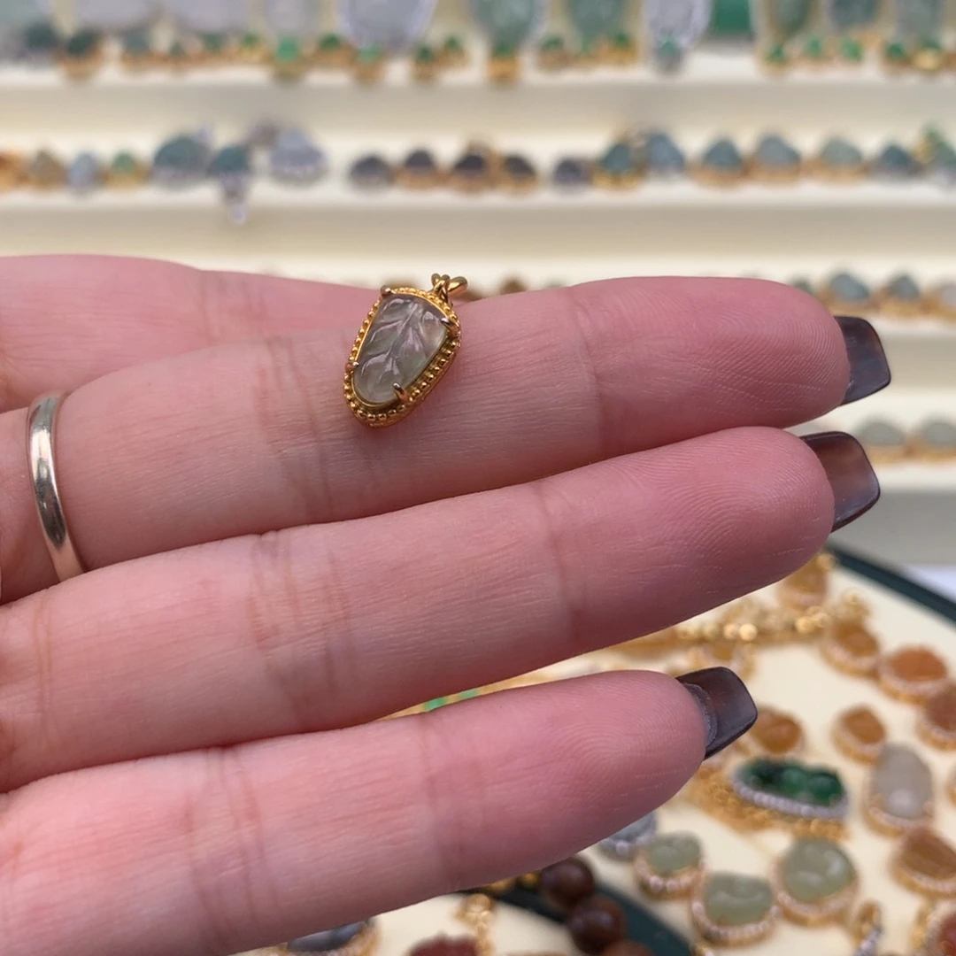 翡翠银S925镶嵌颈饰叶子