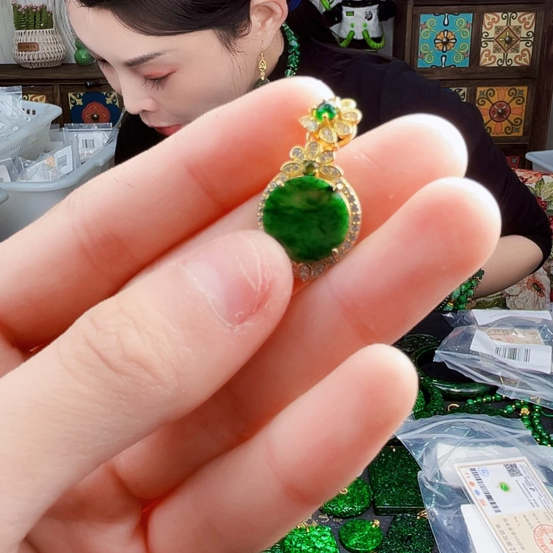 颈饰银S925镶嵌翡翠多样性