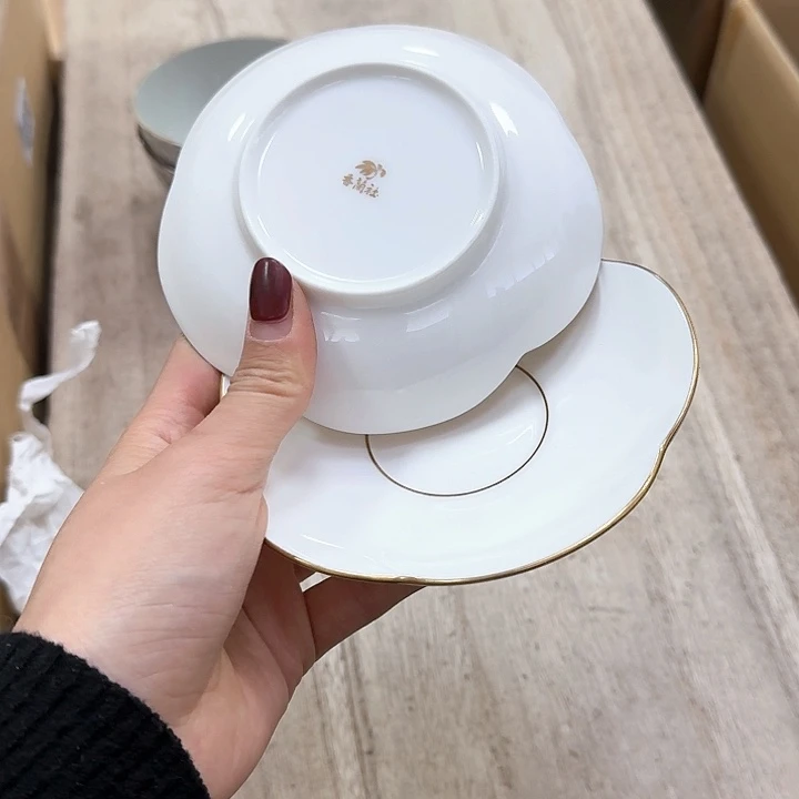 瓷片噗哈哈哈哈哈哈哈哈我笑到