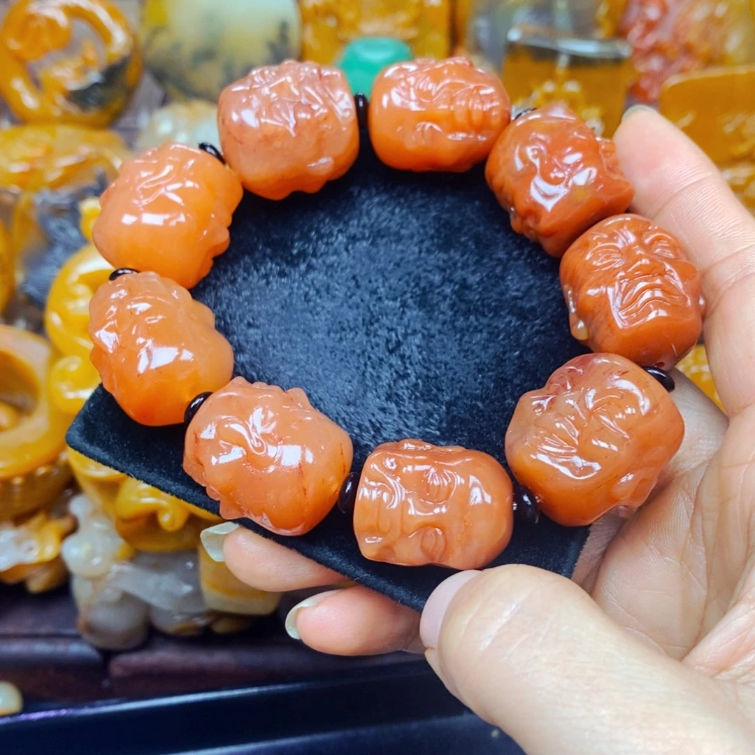 未镶嵌石英质玉（黄龙玉）颈饰