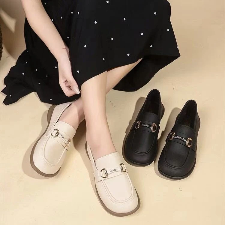 黑小皮鞋女新款厚底单鞋一脚蹲乐福鞋大码女鞋子工作鞋42码43