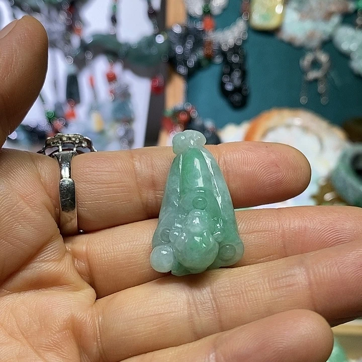 翡翠未镶嵌吊坠(赠链)