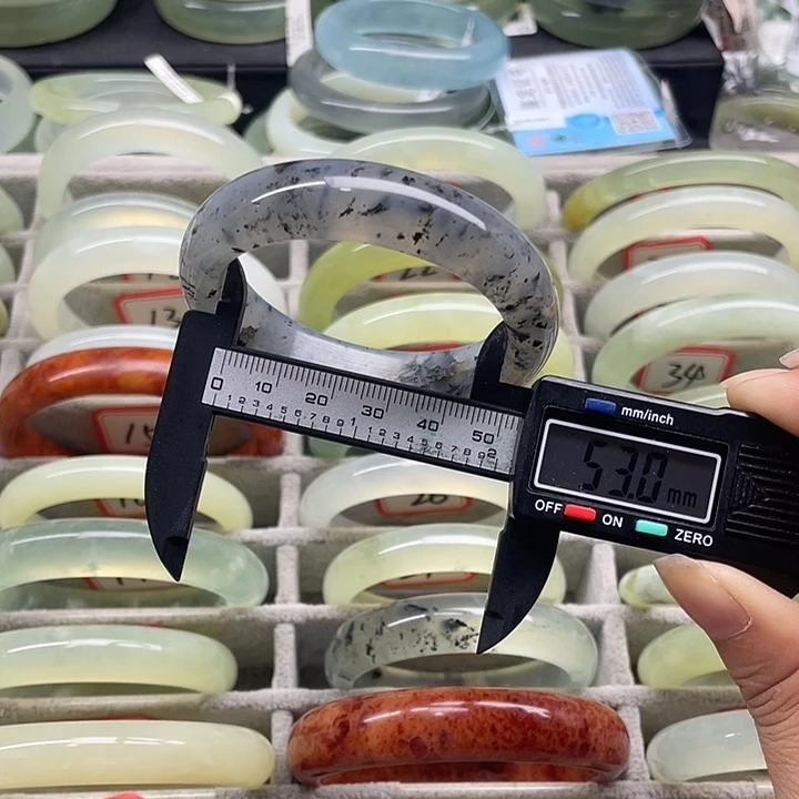 蛇纹石玉未镶嵌手镯40
