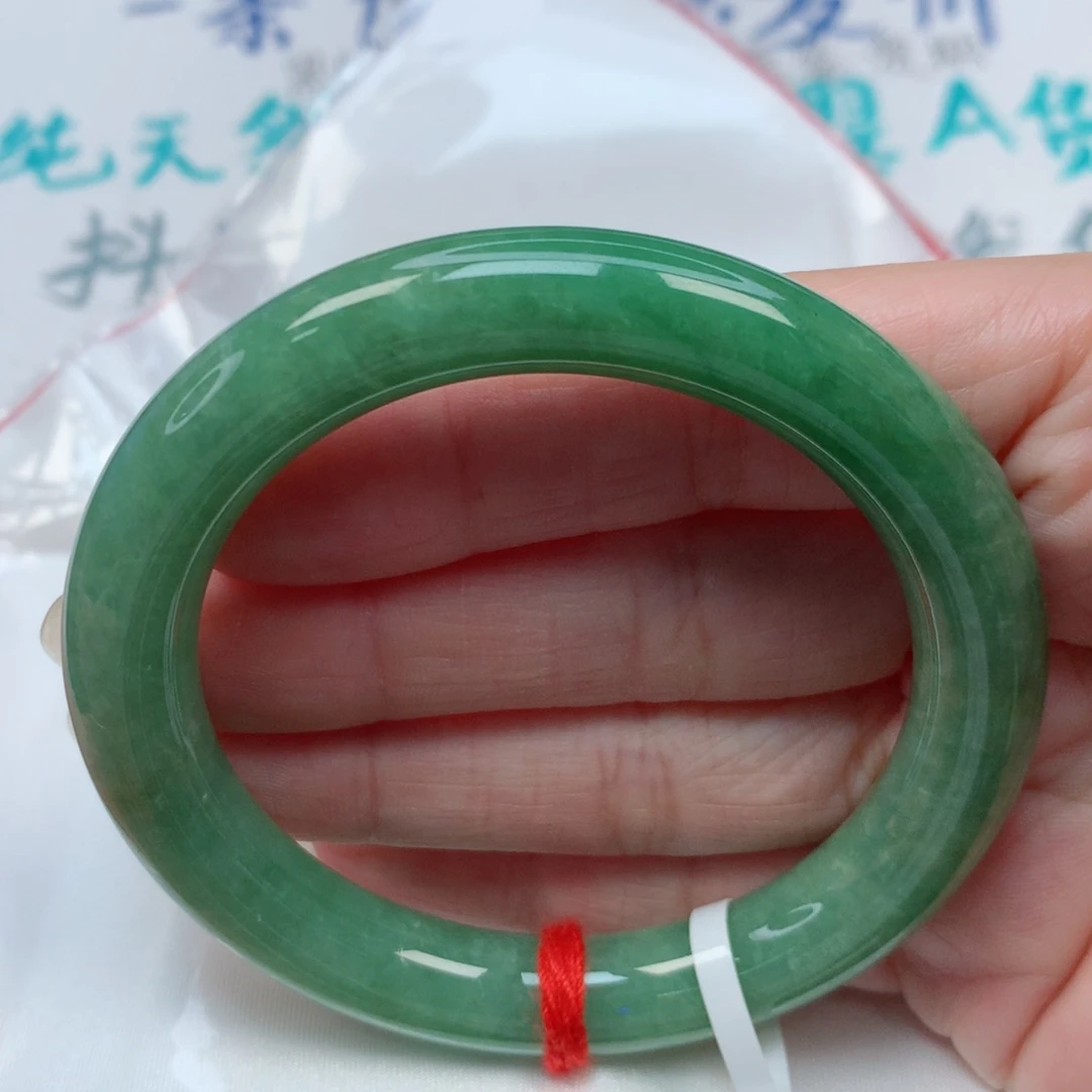 翡翠手镯未镶嵌53.9圆条 满绿 有瑕疵