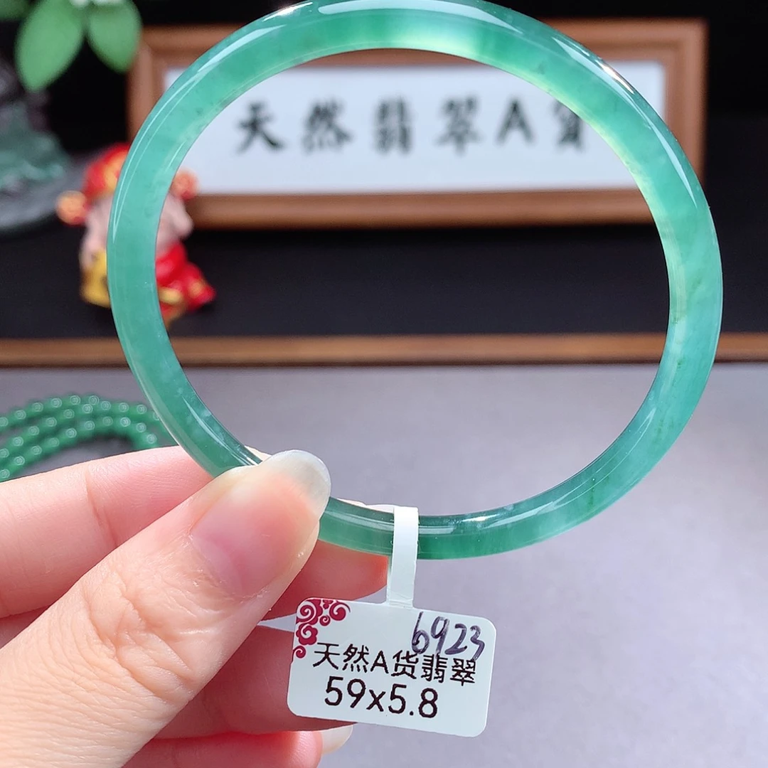 未镶嵌手镯（圆镯）翡翠