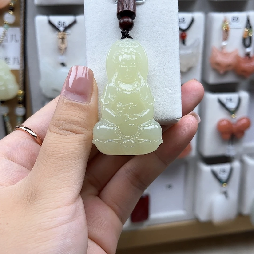 颈饰未镶嵌石英质玉