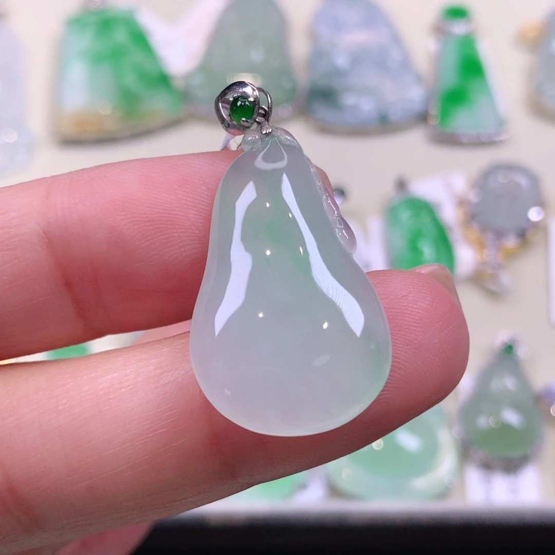 翡翠18K金镶嵌颈饰缅甸天然a货翡翠