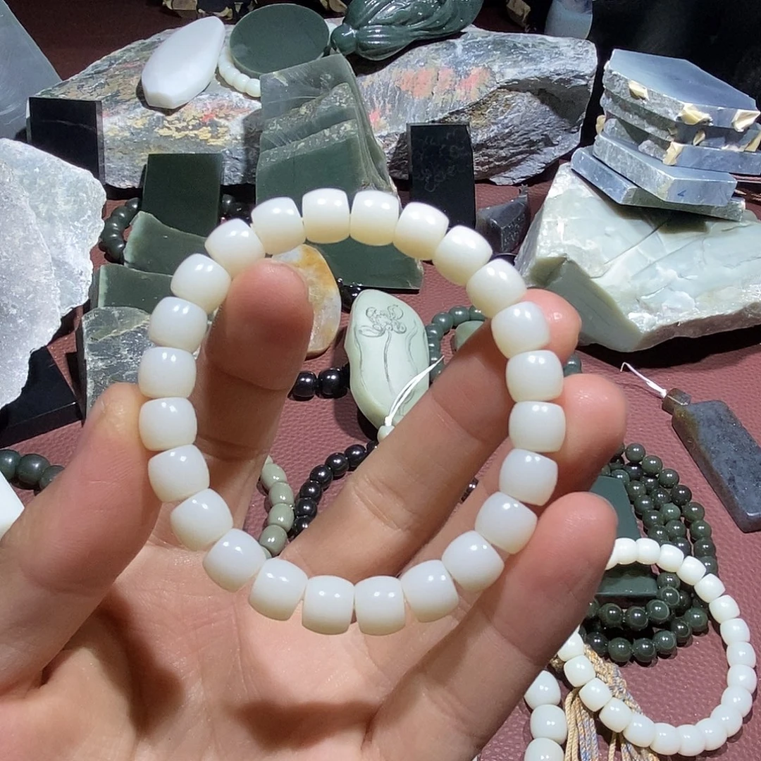 k***4和田玉未镶嵌手链