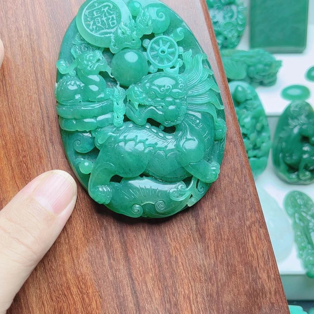 桥***独山玉未镶嵌颈饰