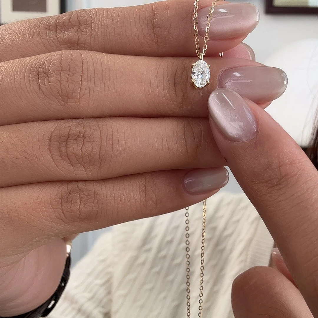 合成钻石颈饰18K金镶嵌椭圆吊坠