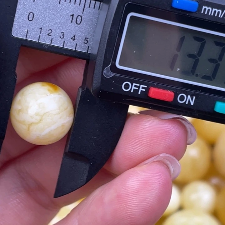 蜜蜡未镶嵌裸石微瑕127