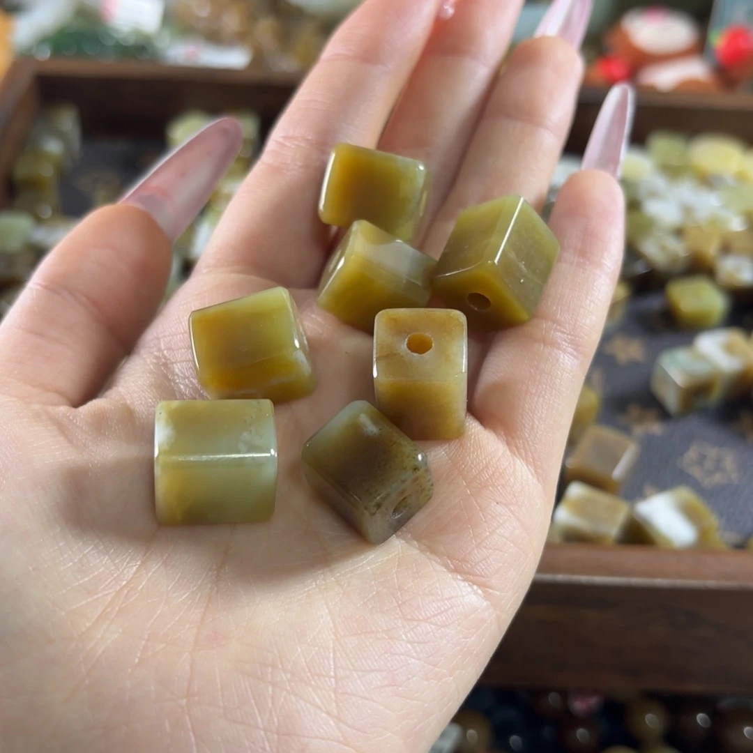 小***松和田玉未镶嵌手链随机发一105