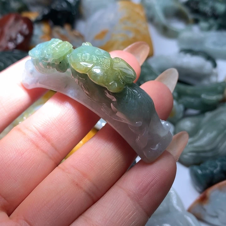 翡翠未镶嵌颈饰保真天然A货翡翠