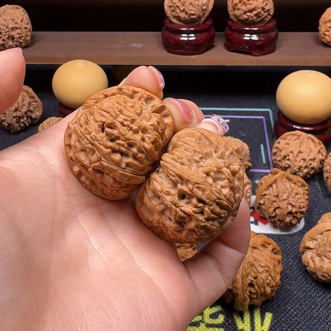 文玩核桃吊坠37.5球白