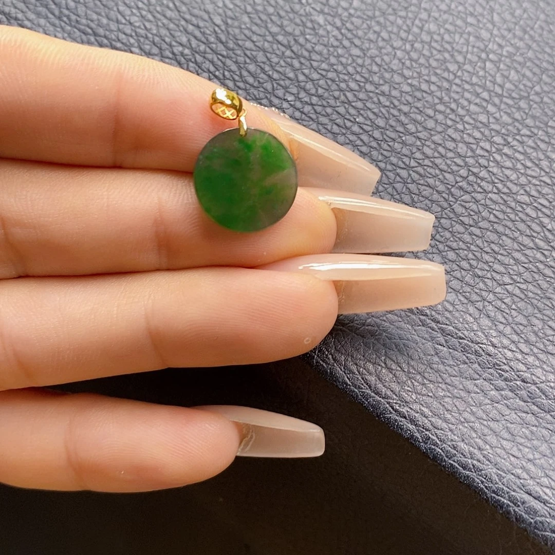 翡翠18K金镶嵌颈饰翡翠