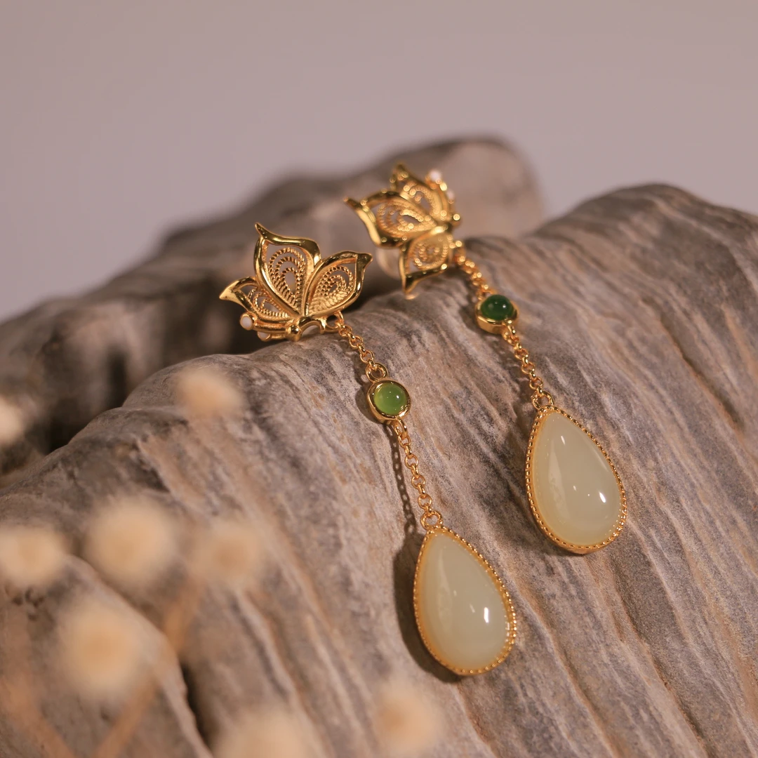 ZX27-925银镶和田玉水滴白加绿蝴蝶自来耳坠（8*14）（金色）