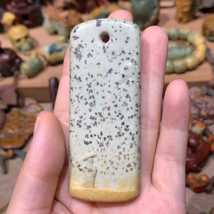 未镶嵌岫岩河磨玉（透闪石质玉）挂件