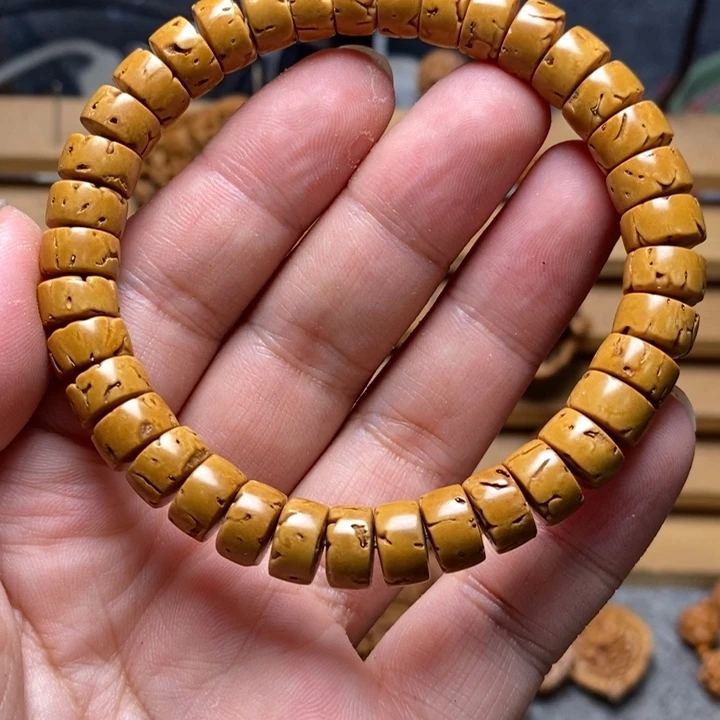 三***️桃核雕刻直切手串