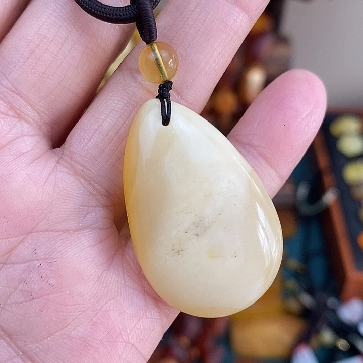 琥珀未镶嵌颈饰吊坠