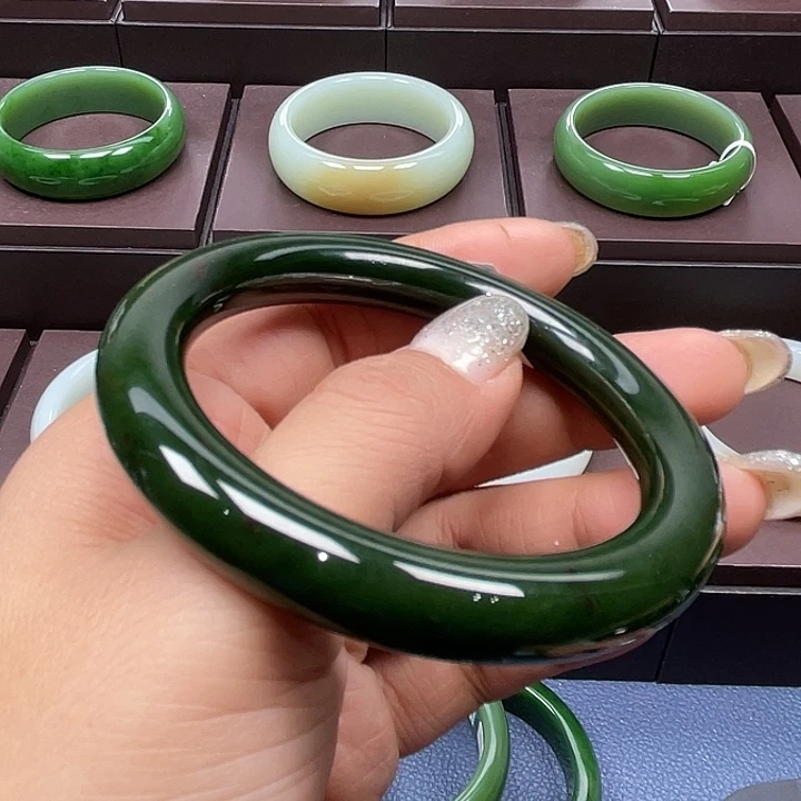 和田玉（碧玉）未镶嵌手镯