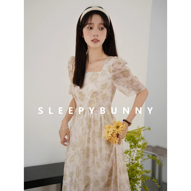 瞌睡兔《青玫瑰》复古宫廷风2025花色连衣裙泡泡袖方领长裙20896