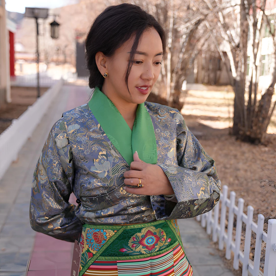 民族服装缎面精品藏袍拉萨服四季款民族风藏式女款传统好看更美丽