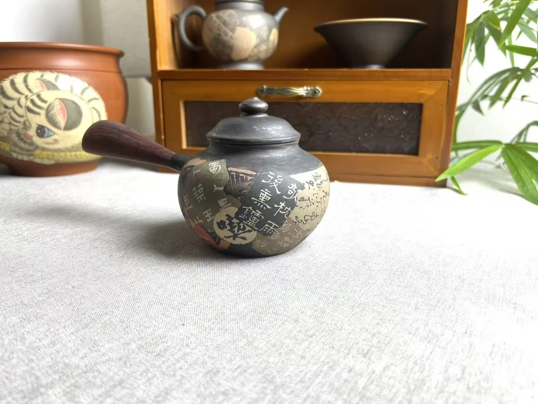 手工制作：建水紫陶传统阴刻阳填多道残贴手磨复古侧把茶壶。