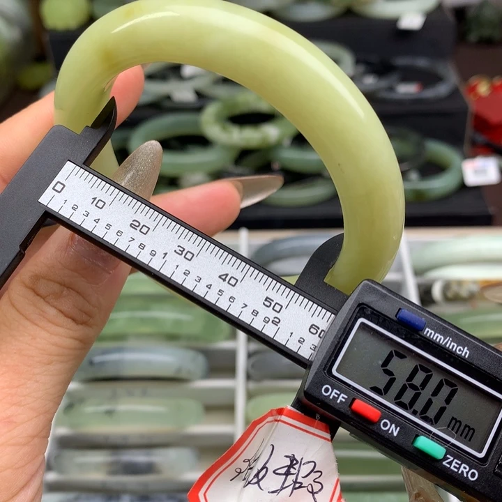 蛇纹石玉未镶嵌手镯690