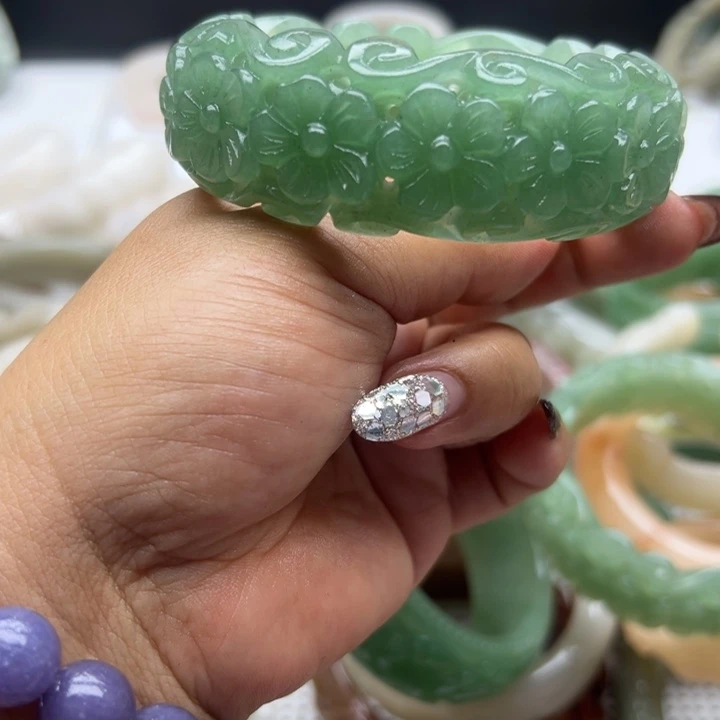 未镶嵌手镯石英岩玉千*鹤