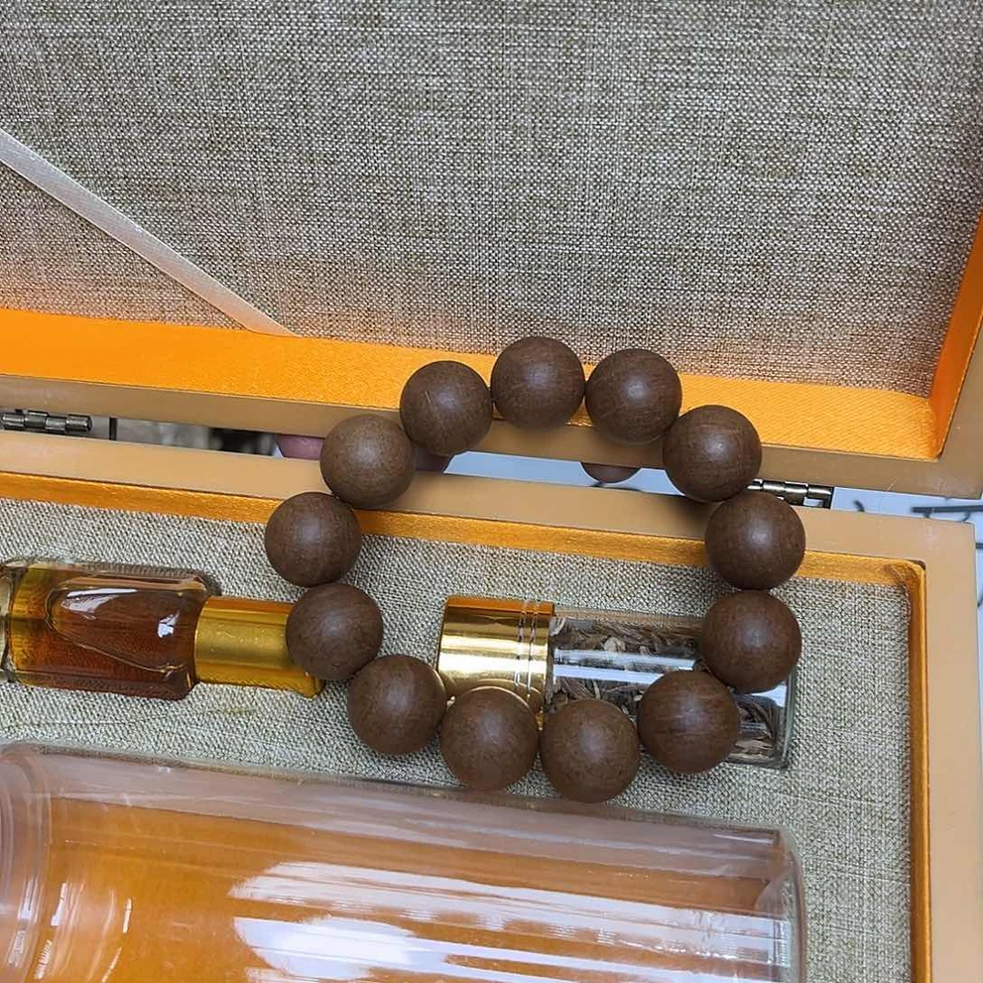 大叶紫檀（黑酸枝木类）