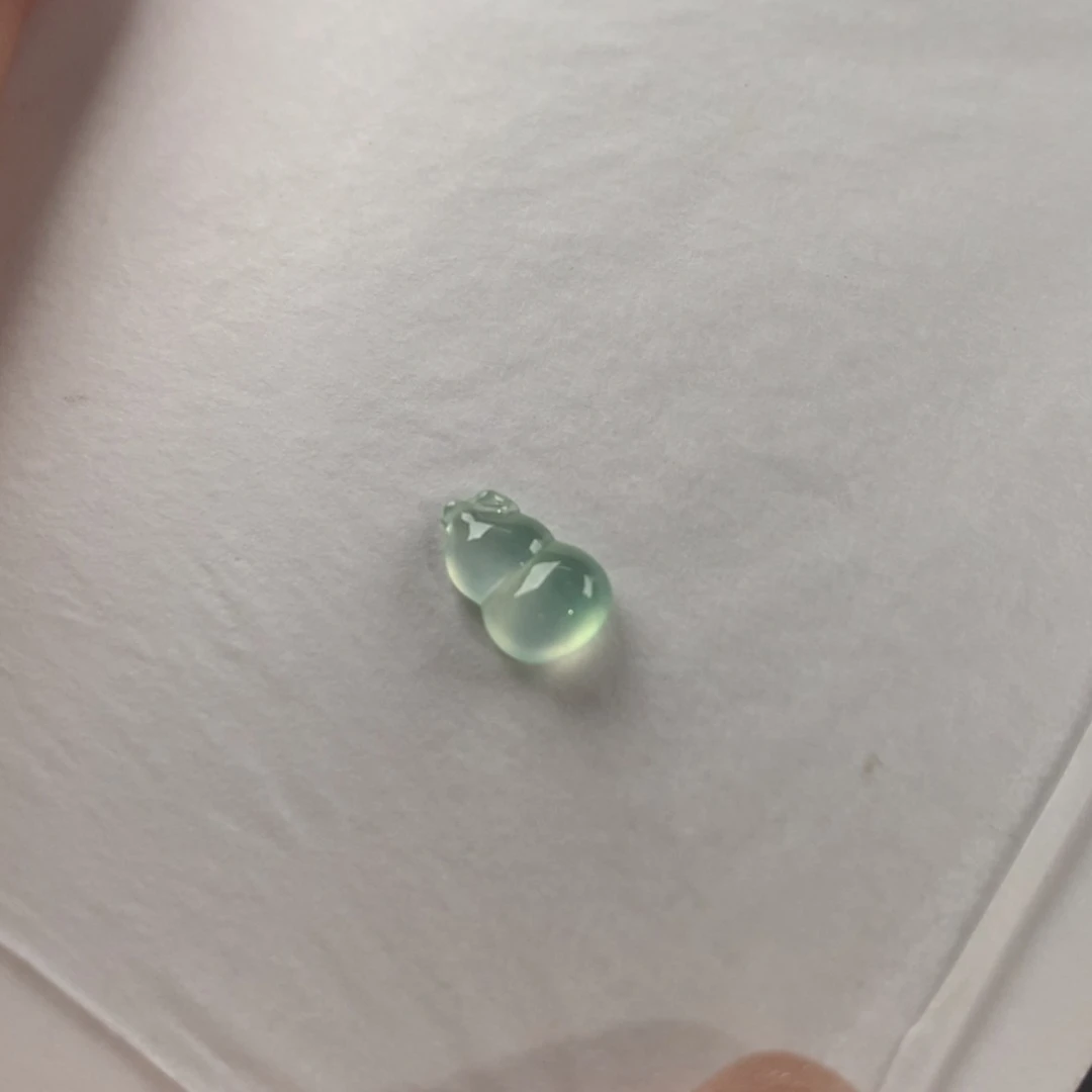 【闪购商品】翡翠未镶嵌颈饰甜绿葫芦