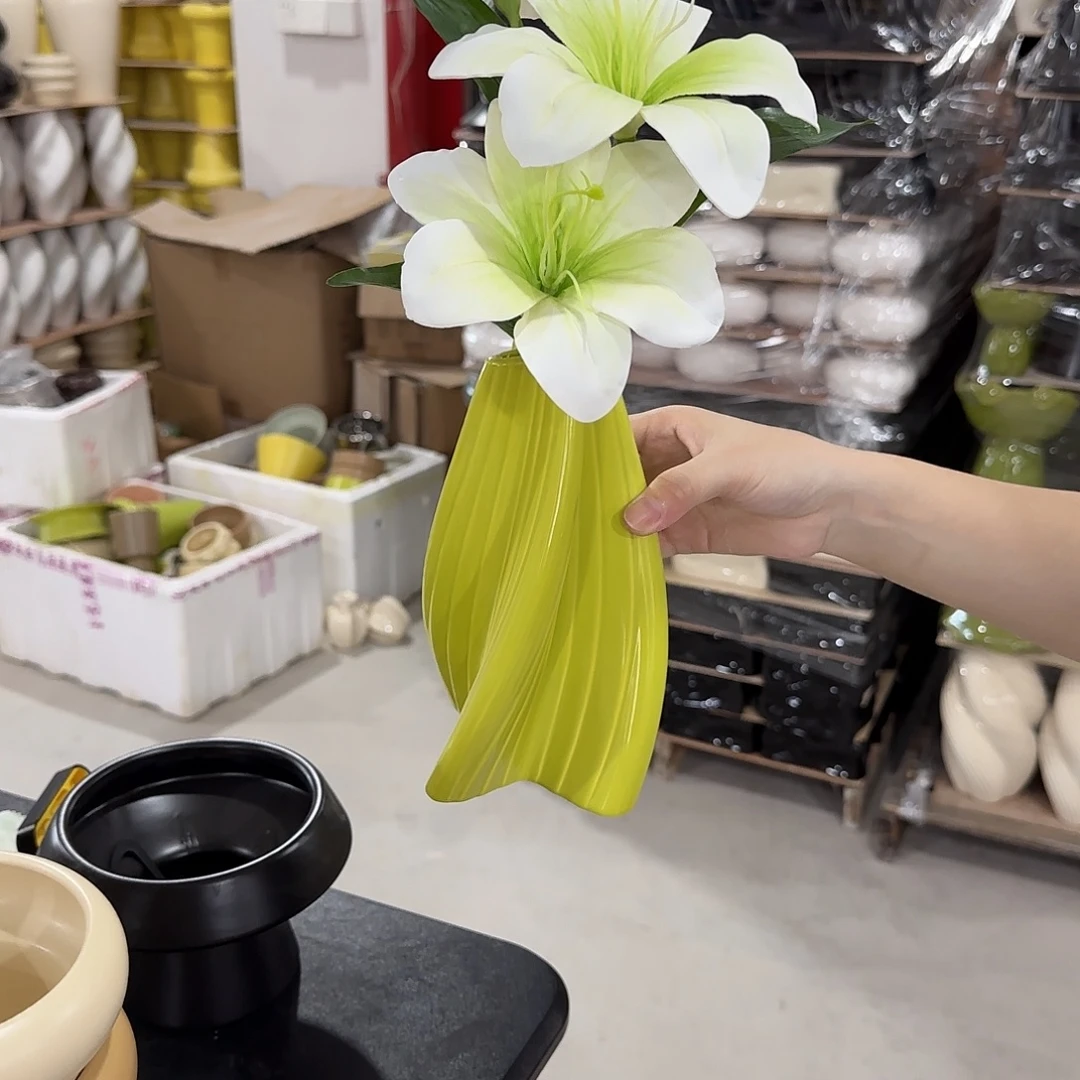 花瓶+仿真花。花瓶花瓶