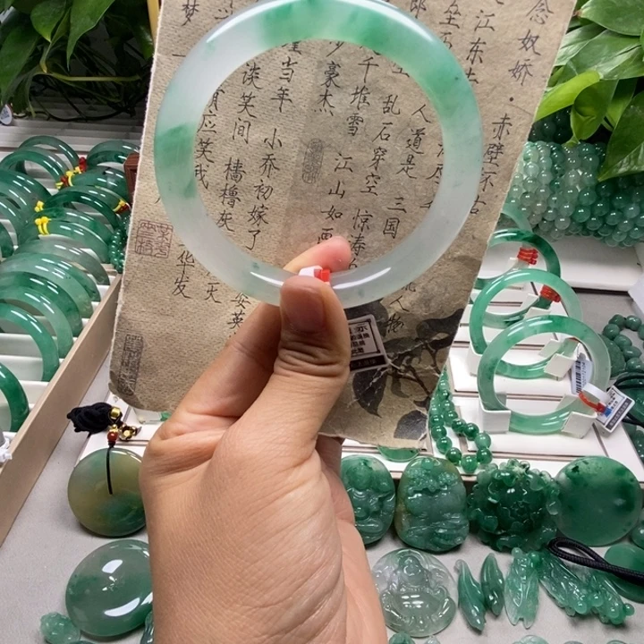 楠***@石英质玉未镶嵌手镯