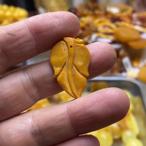 手串植物珀未镶嵌吊坠