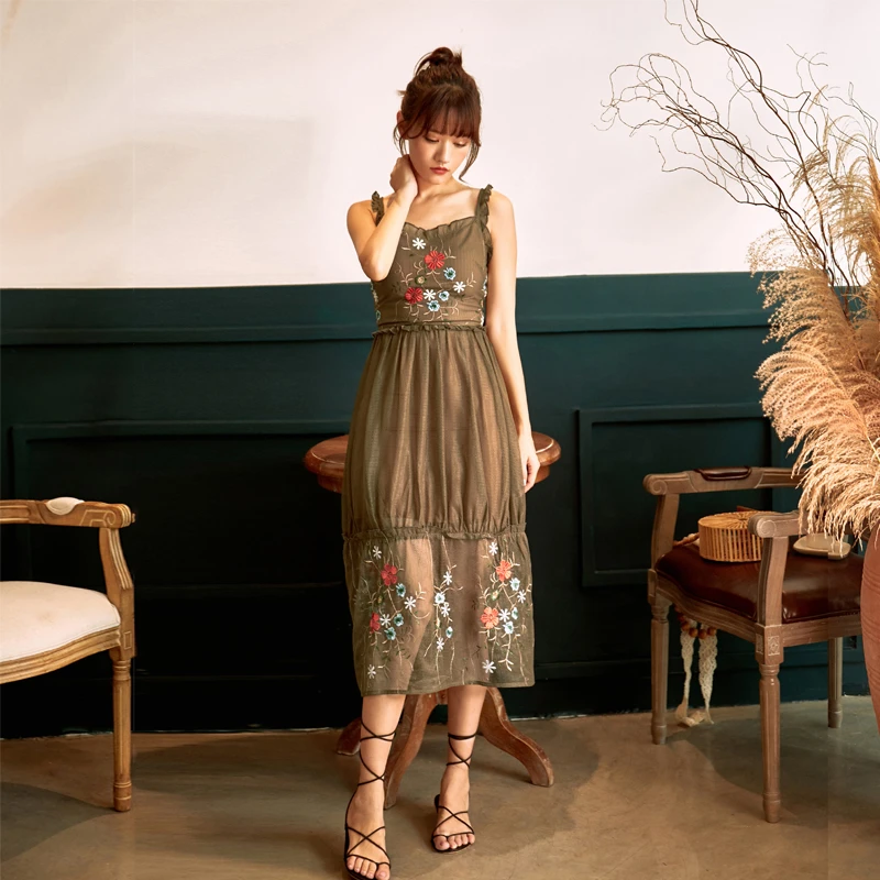 法式连衣裙刺绣裙子夏季吊带沙滩裙女复古长裙【1020】