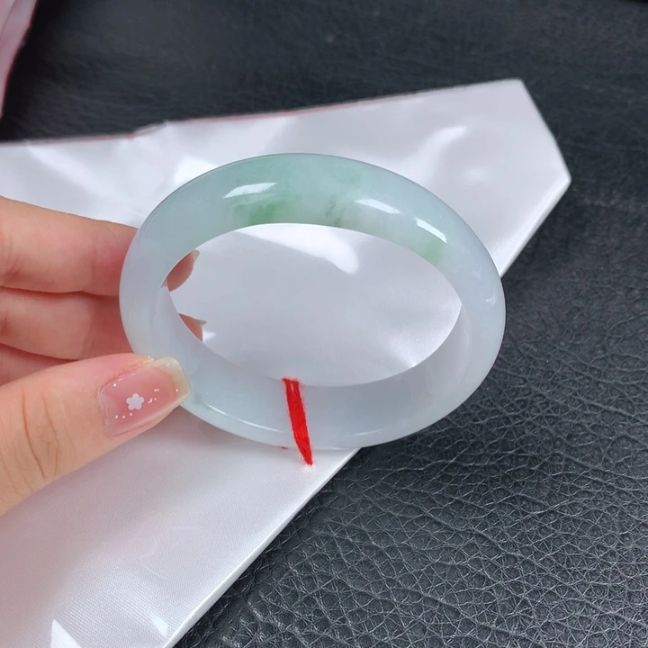 未镶嵌手镯（贵妃镯）翡翠