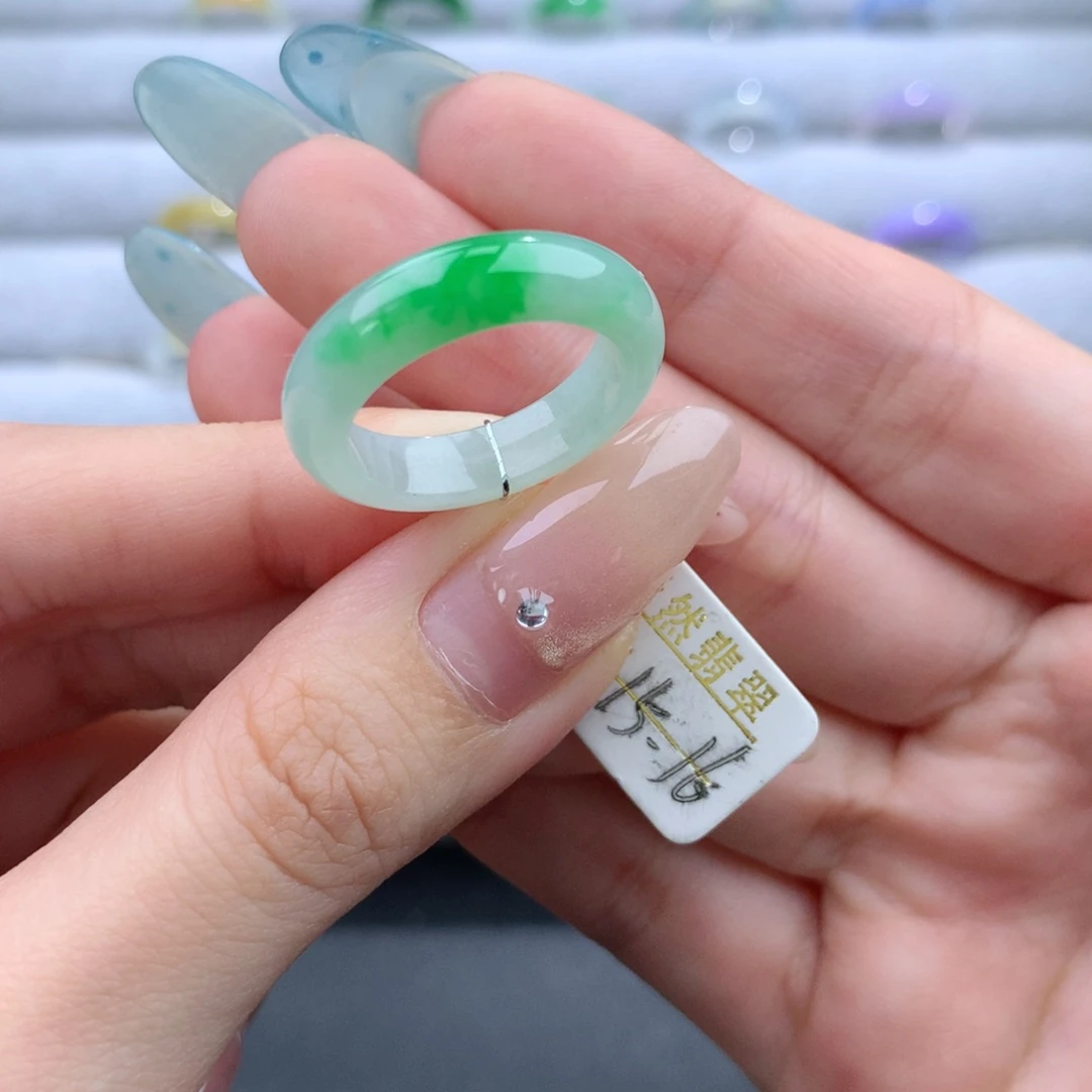 未镶嵌戒指翡翠戒指