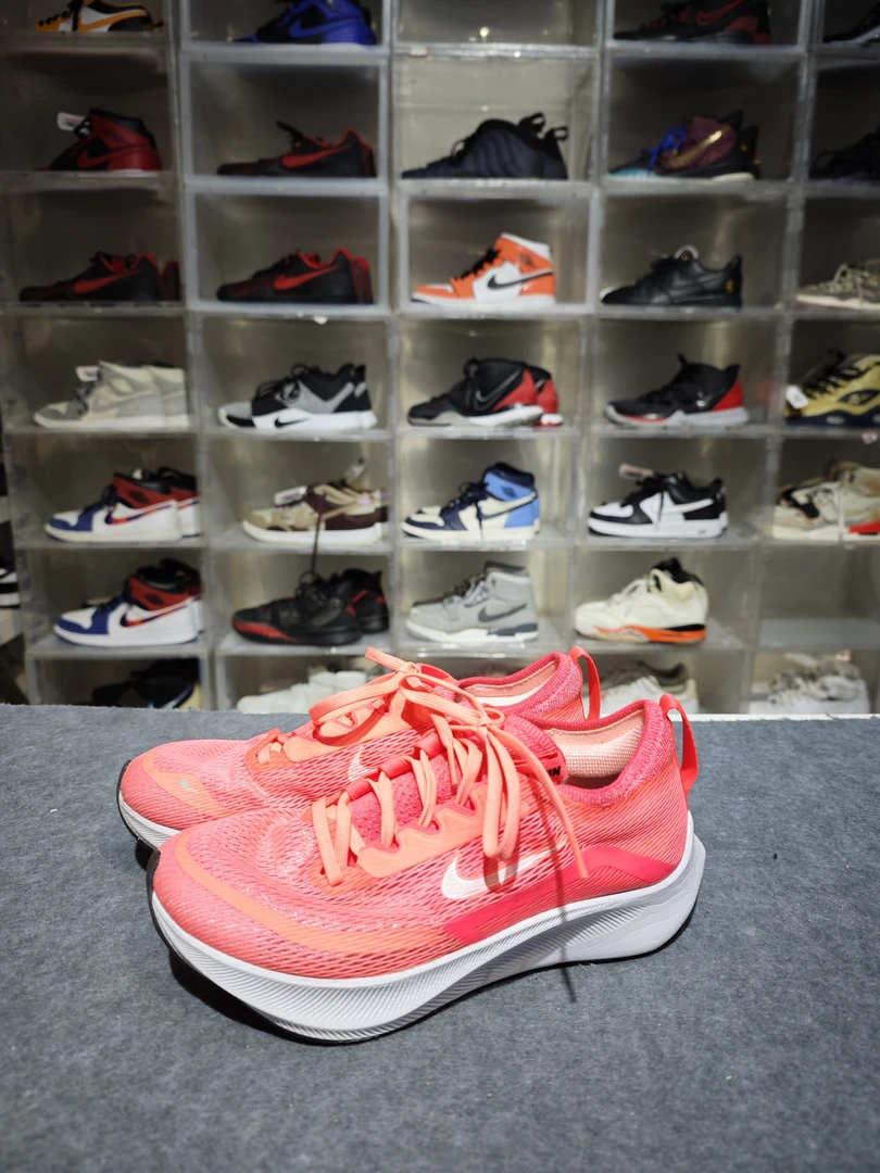 37.5码Nike Zoom Fly 4 碳板 马拉松 低帮 休闲跑步鞋  粉