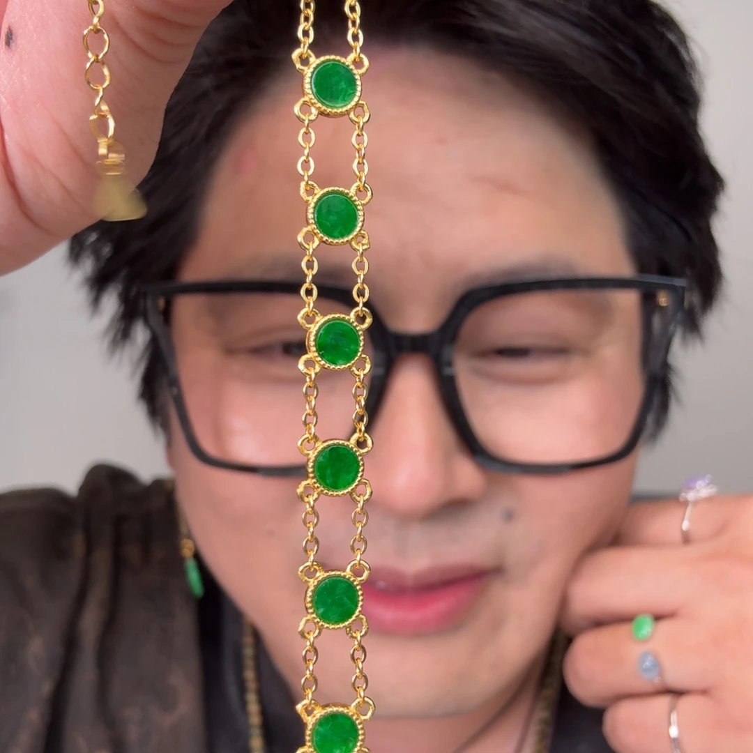 翡翠未镶嵌颈饰一件