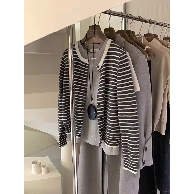 十三行女装小香风条纹针织开衫早秋外搭正肩显瘦外套上衣辣妹穿搭
