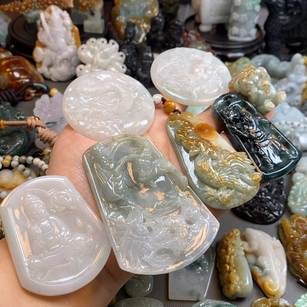 翡翠颈饰未镶嵌果*特色