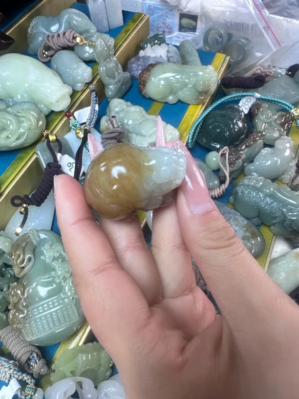 和田玉貔貅吊坠挂件