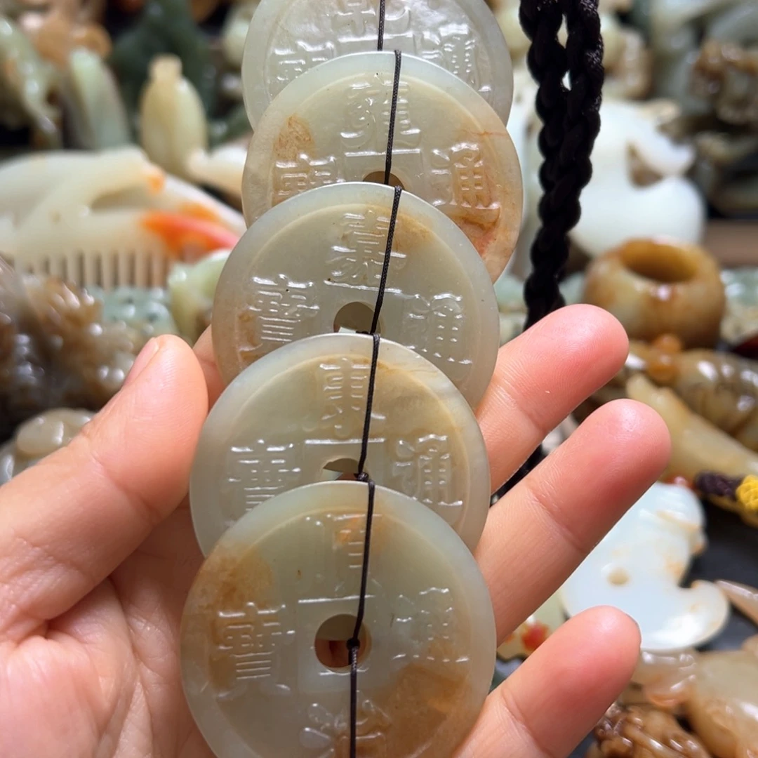 和田玉（糖玉）颈饰未镶嵌