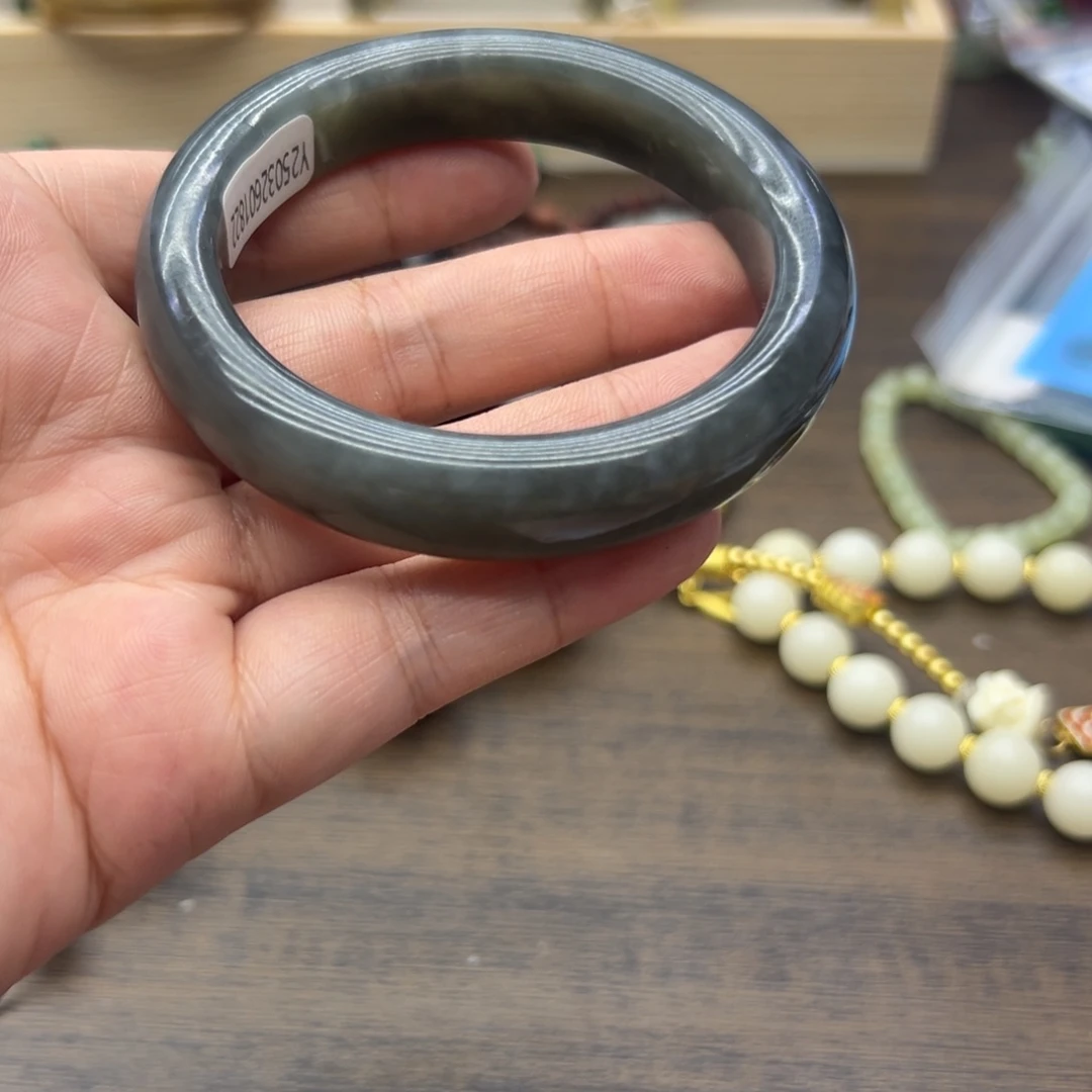 和田玉手镯未镶嵌58.6圈围523瑕