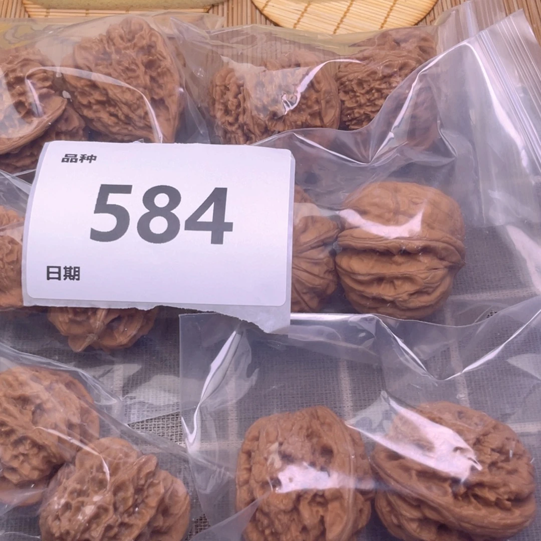 把件文玩核桃584号6对带练手元宝