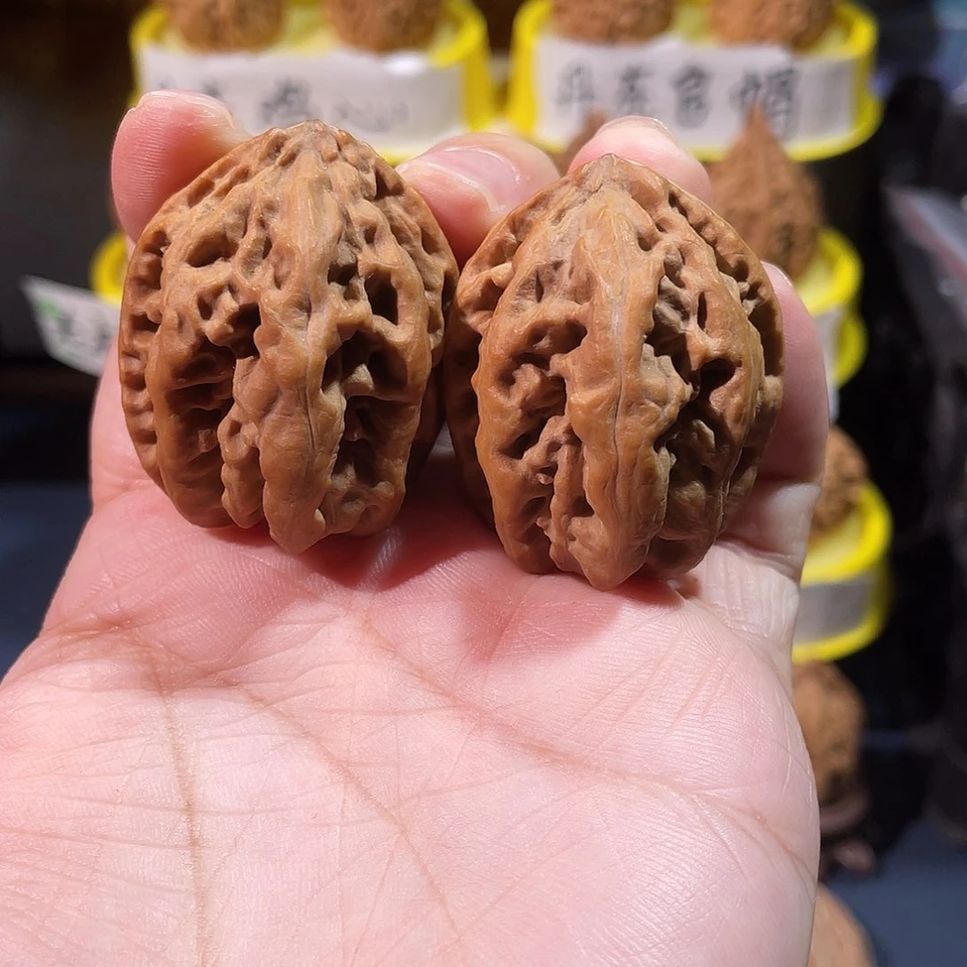 文玩核桃吊坠水龙纹