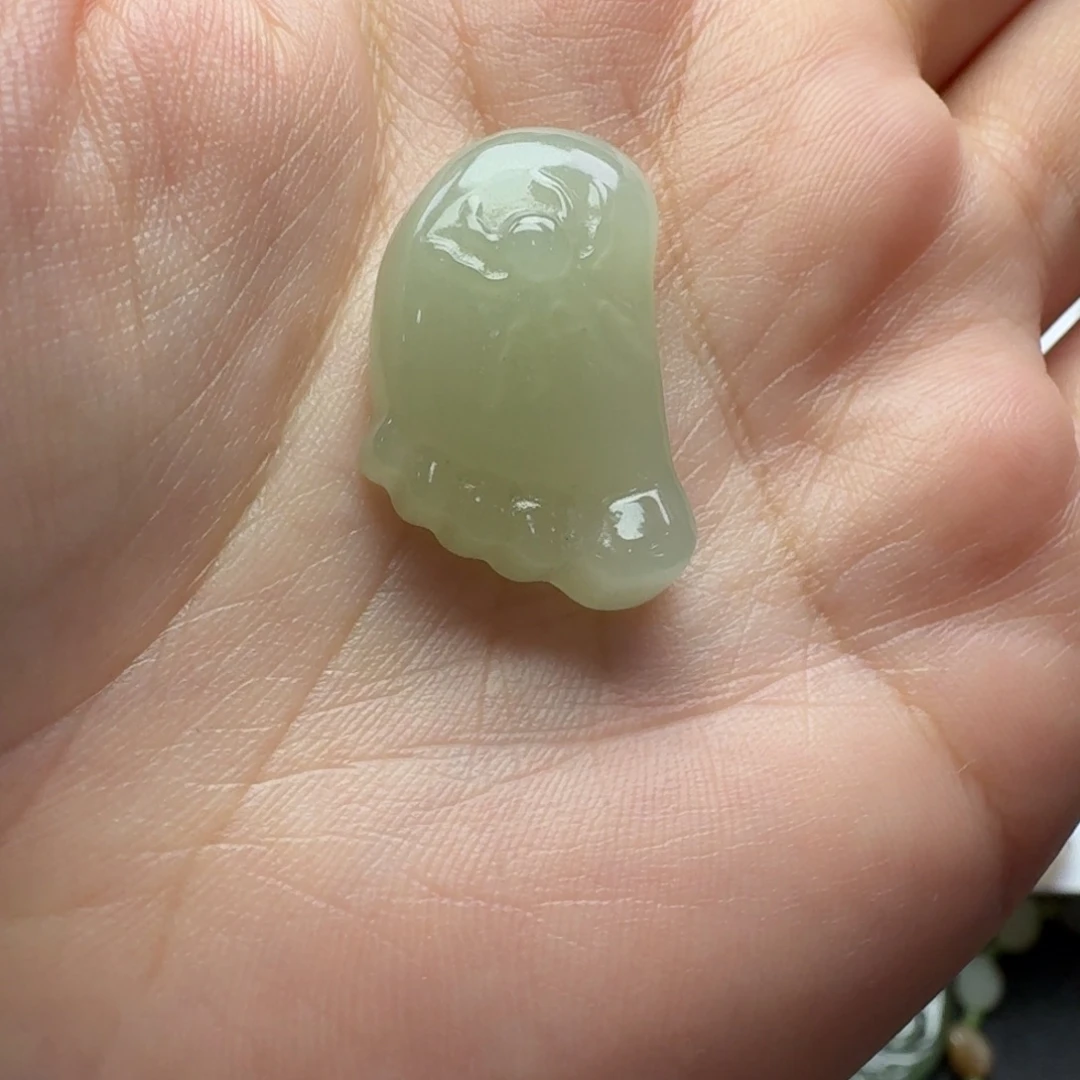 和田玉未镶嵌颈饰知足常乐