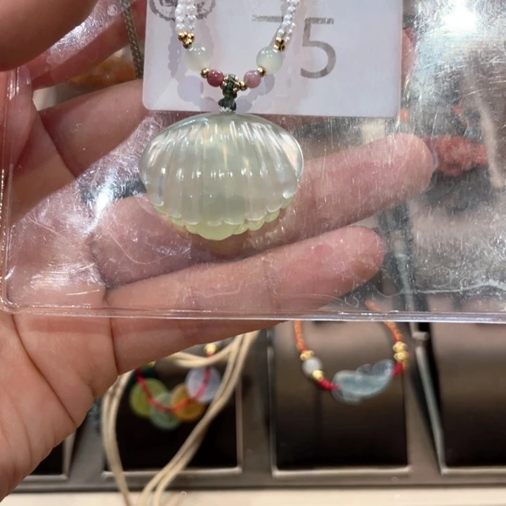 蛇纹石玉颈饰未镶嵌